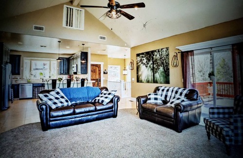 Lake Arrowhead Cabin | 3-bedroom cabin in lovely Lake Arrowhead with AC, fitness room