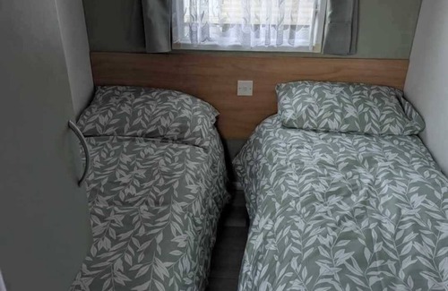 Prestatyn House | 3-bedroom caravan in delightful Prestatyn with WiFi