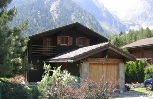 Saleinaz Ski Chalet | 3 bedroom chalet, Dil Arom, enclosed garden