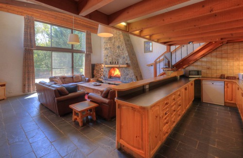 Crackenback Ski Chalet | 3 Bedroom Chalet No.3 with loft - sleeps 10