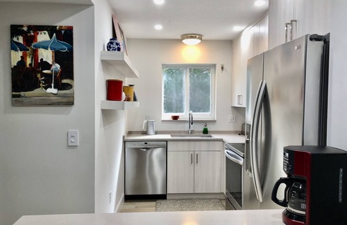 Bella Vista Condo | 3 Bedroom Condo on Carlin Park walk to the Beach .