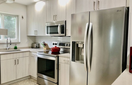 Bella Vista Condo | 3 Bedroom Condo on Carlin Park walk to the Beach .