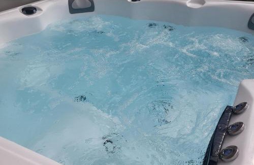 Honiton House | 3 Bedroom Cottage - Hot Tub