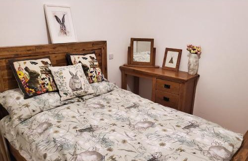 Honiton House | 3 Bedroom Cottage - Hot Tub Garden Parking