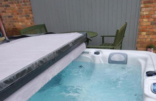 Honiton House | 3 Bedroom Cottage - Hot Tub Garden Parking