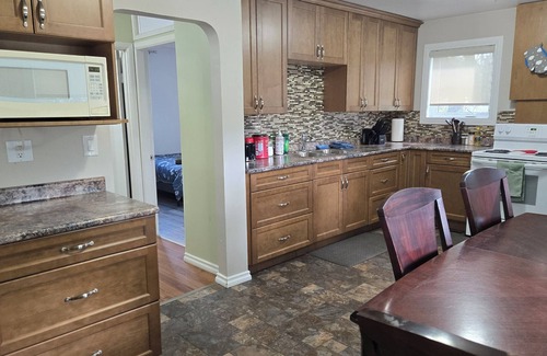 The Pas House | 3 Bedroom Cozy House