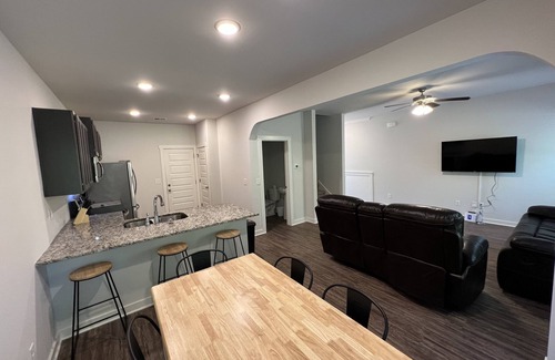 Calera House | 3-Bedroom End Unit Townhouse with 2-Car Garage in Calera