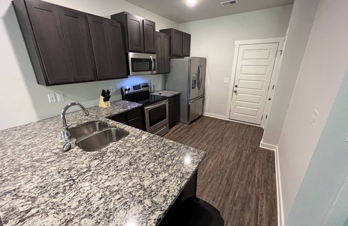 Calera House | 3-Bedroom End Unit Townhouse with 2-Car Garage in Calera