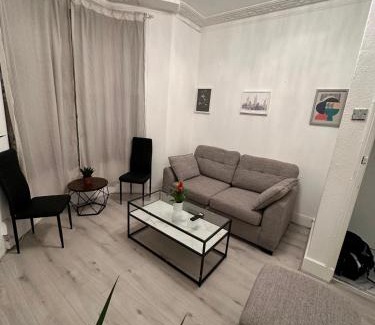 Stratford Apartment | 3 bedroom flat Millais rd