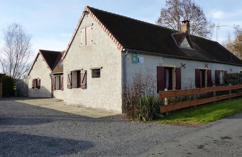 Dompierre-sur-Besbre Cottage | 3-bedroom cottage near attractions with garden & Wi-Fi