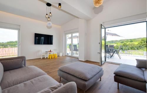 Rakovec House | 3 Bedroom Gorgeous Home In Dvorisce