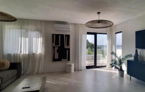 Klimno House | 3 Bedroom Gorgeous Home In Klimno