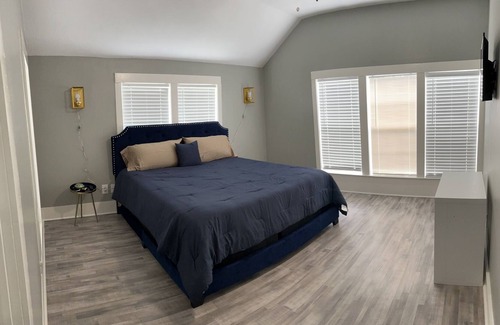 Bacliff House | 3 bedroom home 7 minutes from Kemah Boardwalk.