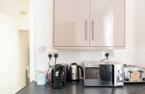 Liverpool House | 3-Bedroom Home in Liverpool L15 with FREE Parking