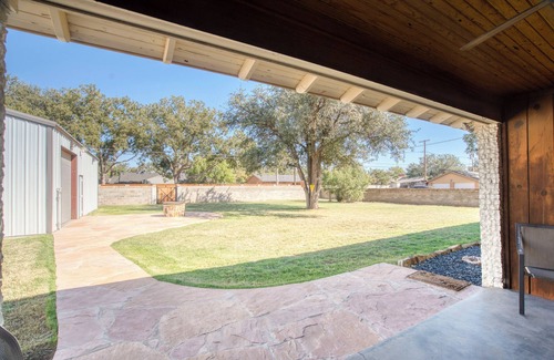 Midland House | 3-bedroom home in Old Midland/Downtown Area w/ spacious backyard and fireplace