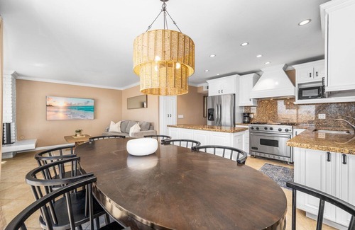 Balboa Peninsula House | 3 Bedroom Home in Balboa - Walk to Pier & Restaurants