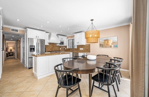 Balboa Peninsula House | 3 Bedroom Home in Balboa - Walk to Pier & Restaurants