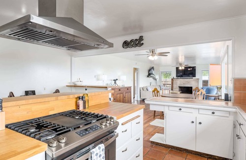 La Selva Beach House | 3 Bedroom Home with Stunning Views - Dog friendly!