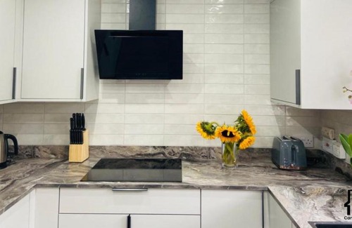 Cambridge House | 3 Bedroom House Garden Free Parking 15 min to centre 5 min to motorway