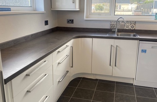 Kingskerswell House | 3 Bedroom House, Hot Tub,Torbay, Sleeps 6, Parking