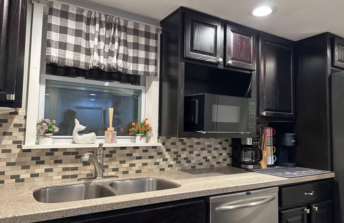 Linwood House | 3 bedroom house in brilliant Boothwyn with WiFi, AC