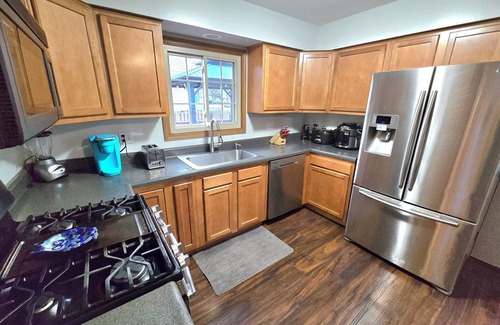 Fox Valley House | 3-bedroom house in lovely Aurora with AC, WiFi. Enjoy your stay