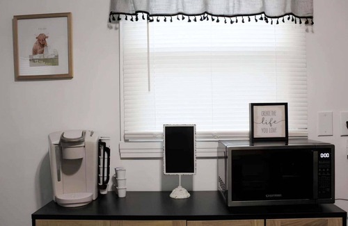 Springfield House | 3-bedroom house in enjoyable Springfield with AC, WiFi. Relax and unwind