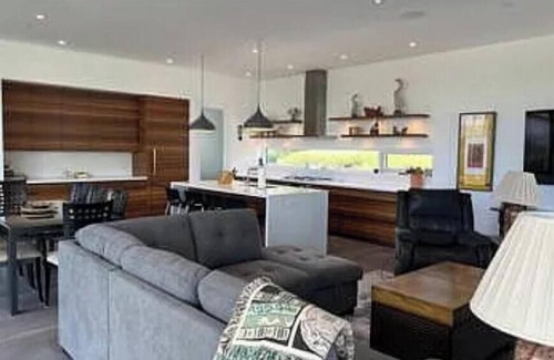 St. Helena House | 3-bedroom house surrounded by vineyards in serene St. Helena with Pool