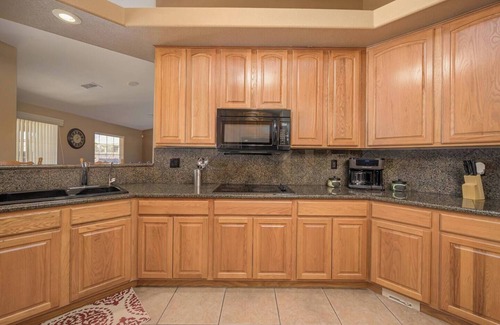 Bullhead City House | 3 bedroom house with private jacuzzi & a beautiful pool with a spectacular view.