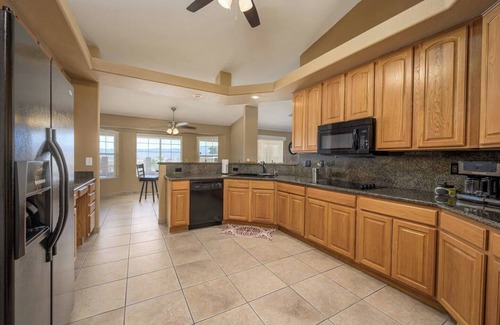 Bullhead City House | 3 bedroom house with private jacuzzi & a beautiful pool with a spectacular view.