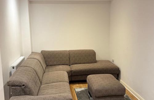 Keighley House | 3 Bedroom House with free on site Parking next to the Canal
