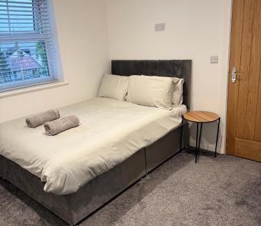 Keighley House | 3 Bedroom House with free on site Parking next to the Canal