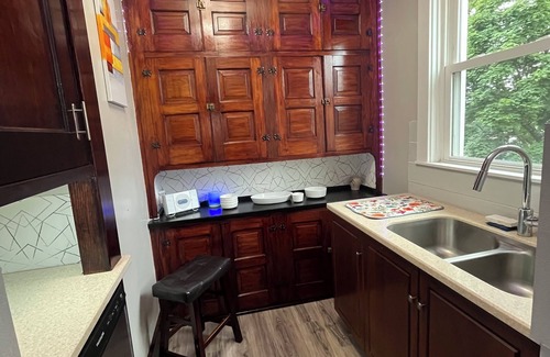 South Hills Apartment | 3-bedroom Modern Updated Apartment in Pittsburgh, Brownsville Rd, Rt51