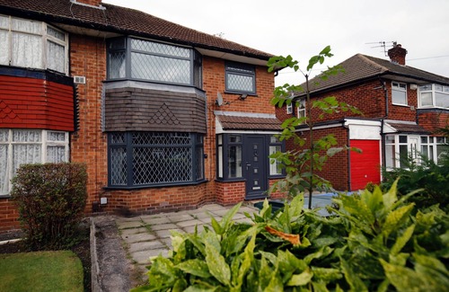 Cheadle House | 3 bedroom near airport, Up to 40 percent off