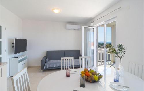 Cove Makarac (Milna) Apartment | 3 Bedroom Nice Apartment In Milna