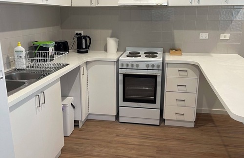 Lorne House | 3 Bedroom, pet friendly unit, 2min walk from main street, beach and supermarket.