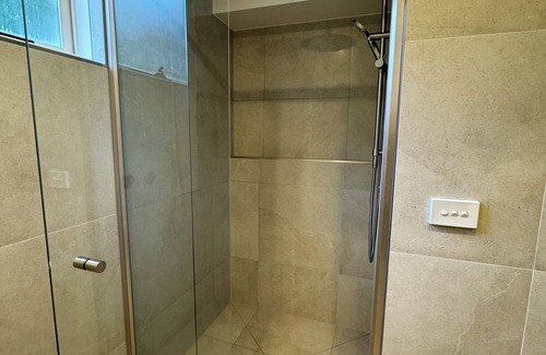 Lorne House | 3 Bedroom, pet friendly unit, 2min walk from main street, beach and supermarket.