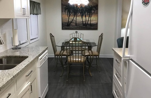 Myrtle Beach Cottage | 3 Bedroom plus convertible bed, 2 Bath, Dog Friendly, Sleeps 9 - golf cart