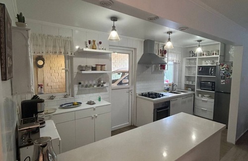 Vitacura House | 3-bedroom remodeled Home in Vitacura Close to everything