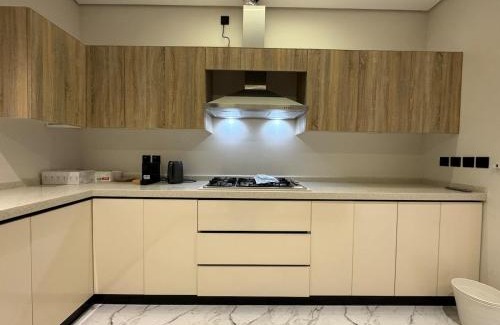 Al Malaz Apartment | 3-Bedroom Spacious Apartment - 3B