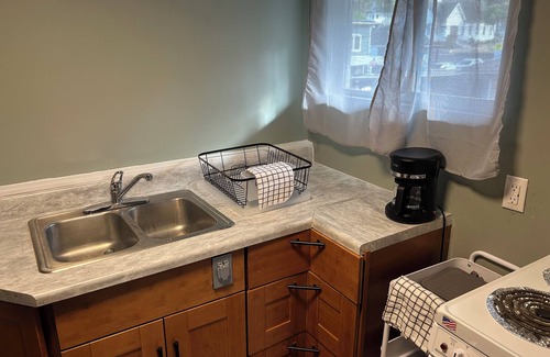 Wailuku House | 3-bedroom upstairs unit in beautiful Wailuku with AC