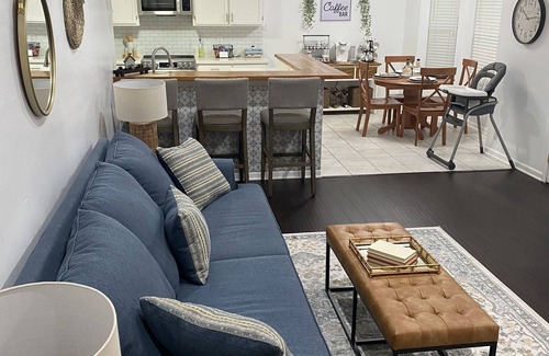 Wetmore House | 3-bedroom vacation home 14 minutes from San Antonio Zoo and Aquarium