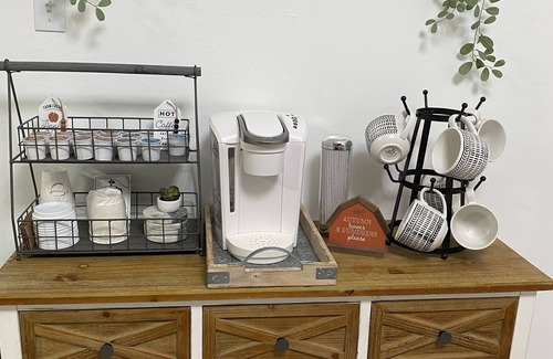 Wetmore House | 3-bedroom vacation home 14 minutes from San Antonio Zoo and Aquarium