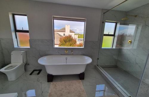 Bloubergstrand Villa | 3 Bedroom Villa in Big Bay