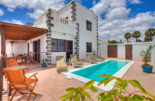 Puerto del Carmen Villa | 3 Bedroom Villa (plus double bed/games room) Private Pool, Jacuzzi, Sea View