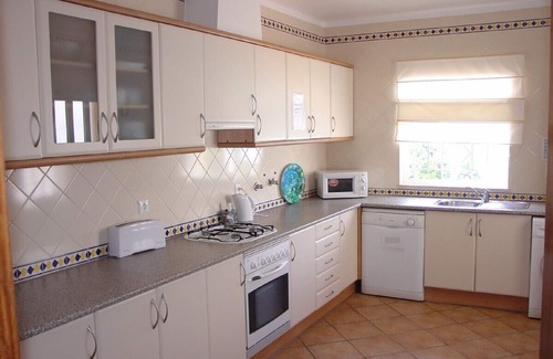 Castelo Villa | 3 bedroom Villa, quiet place very close to taxi stop in Galé , internet free