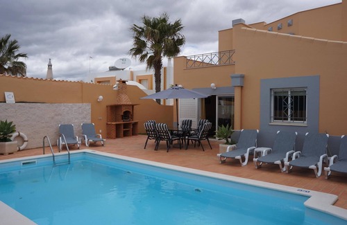 Castelo Villa | 3 bedroom Villa, quiet place very close to taxi stop in Galé , internet free