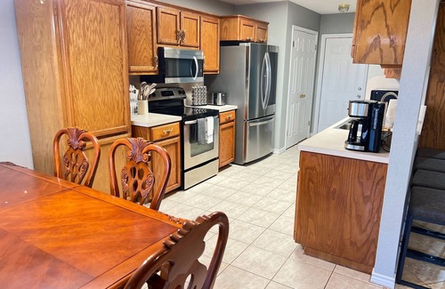 Calallen House | 3 BEDROOMS 2 BATHS W/LARGE BACK YARD & PET FRIENDLY IN CALALLEN!