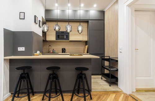 Ujlipotvaros Apartment | 3 bedrooms, 2 bathrooms and a balcony - centrally located - subway and bus 3 min.