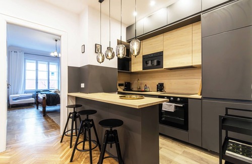 Ujlipotvaros Apartment | 3 bedrooms, 2 bathrooms and a balcony - centrally located - subway and bus 3 min.